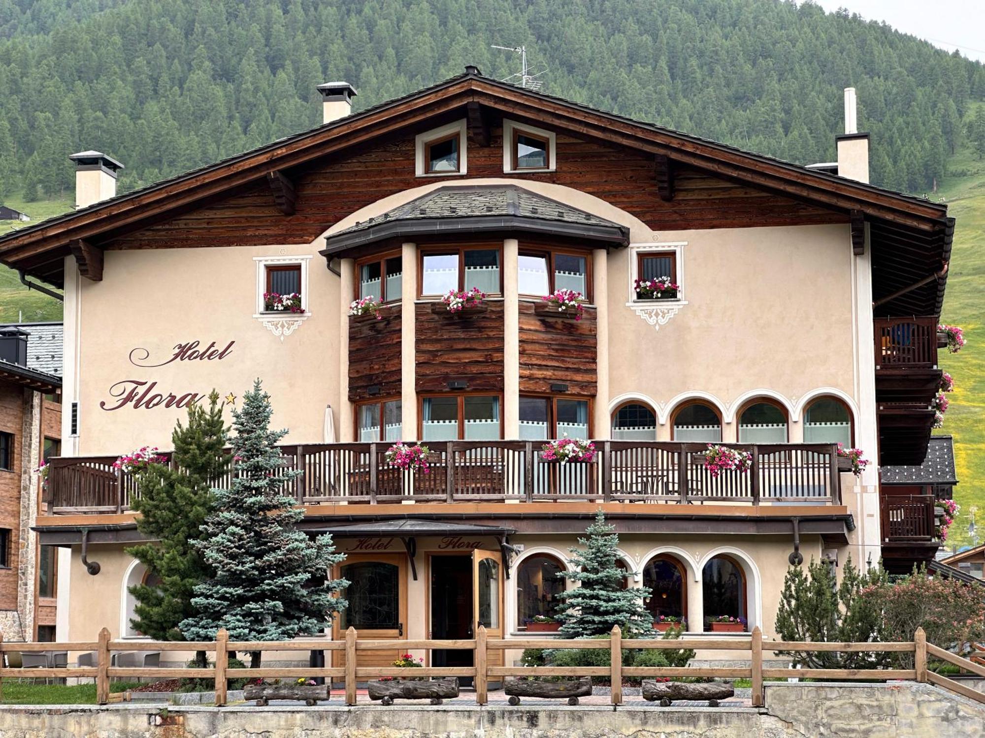 Hotel Flora Livigno Bagian luar foto